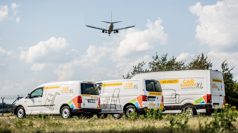 Dostawcze Volkswageny z okleiną w ofercie carsharingu.
