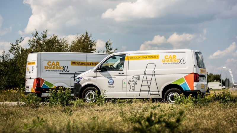 Dostawcze Volkswageny z okleiną w ofercie carsharingu.