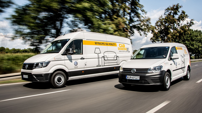 Dostawcze Volkswageny z okleiną w ofercie carsharingu.