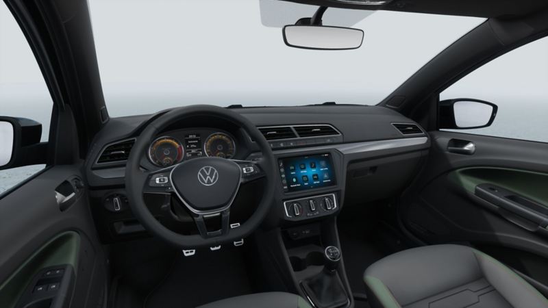 Interior de Saveiro Extreme 2024, con panel de control, volante y pantalla.