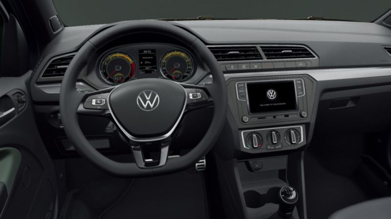 Interior de Nuevo Saveiro Extreme 2024, con volante, pantalla touch, botones de aire acondicionado y ventilas. 