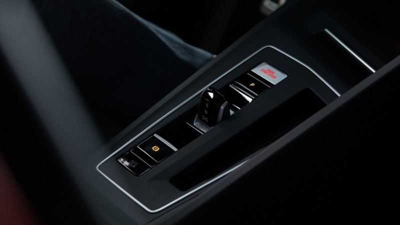 Selector de velocidades Shift by Wire en el interior de Volkswagen GTI 2024.