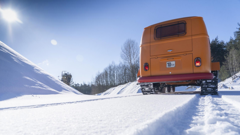 VW T1 Caterpillar Fox bakifrån