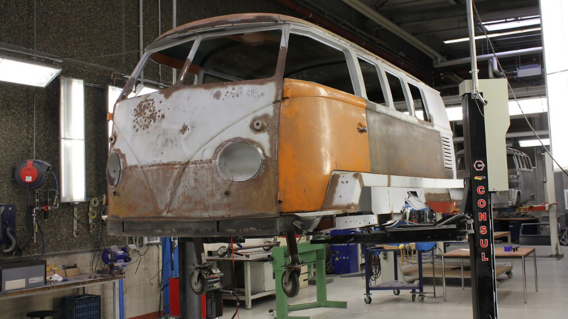 Restaurering av en unik folkabuss: VW T1 Caterpillar Fox