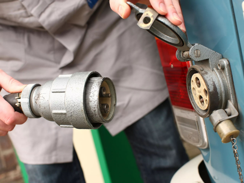 Wtyczka i gniazdkom w Volkswagenie T2.