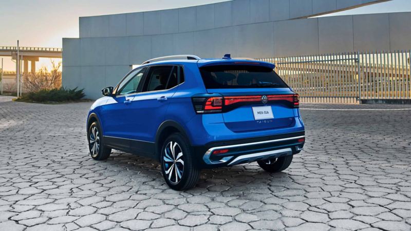 Taigun 2024. SUV para 5 pasajeros de Volkswagen, en color azul. 