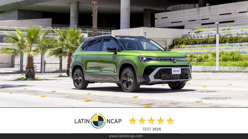 Volkswagen Taos verde con logo de 5 estrellas Latin NCAP.
