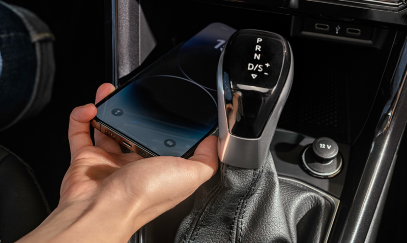 VW T Cross - Cargador inalambrico para celulares equipado en el SUV