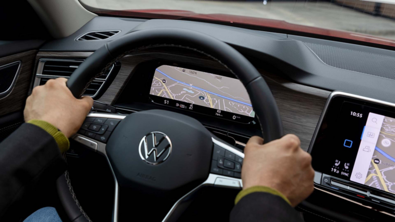 Digital Cockpit de alta resolución en el interior de VW Teramont 2024. 