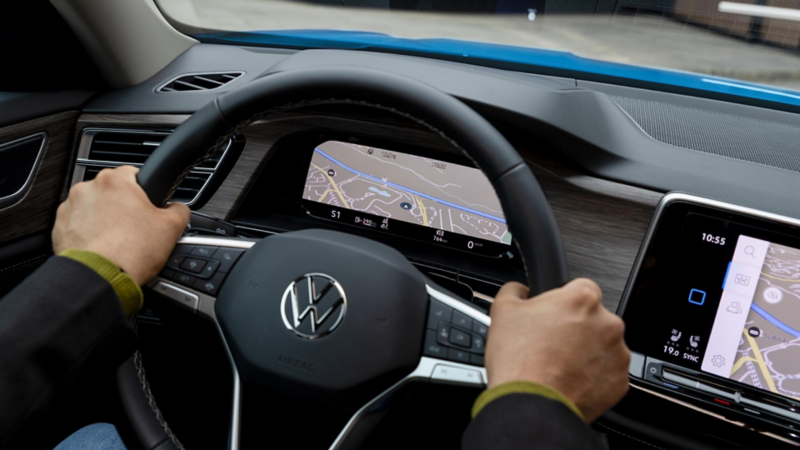 Digital Cockpit de alta resolución en el interior de VW Teramont 2026. 