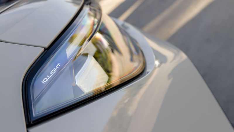 Volkswagen Tiguan cuenta con faros que usan tecnología de luz LED IQ. Light.