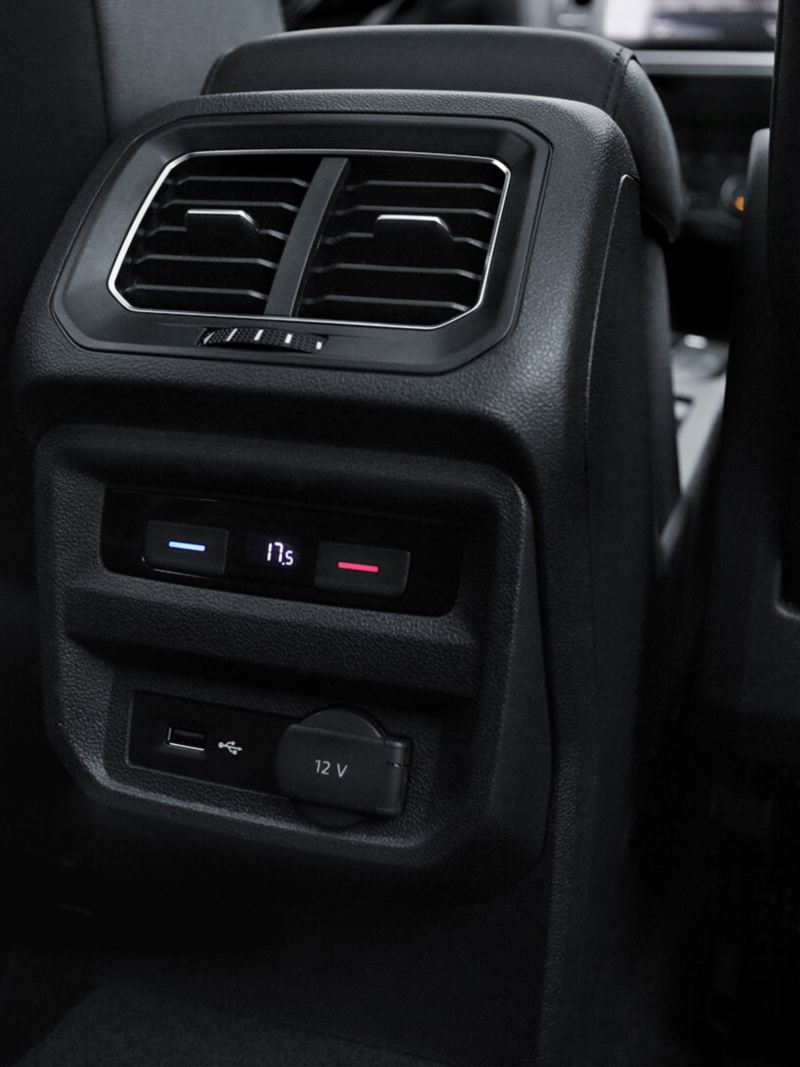 VW Tiguan - SUV 4x4 equipado con aire acondicionado exclusivo para los asientos traseros