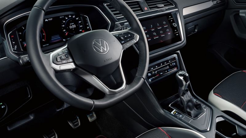 VW Tiguan - SUV 4x4 equipado con volante multifuncion con comandos