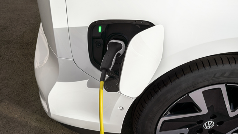 Inkopplad laddkabel till en VW ID. Buzz Cargo