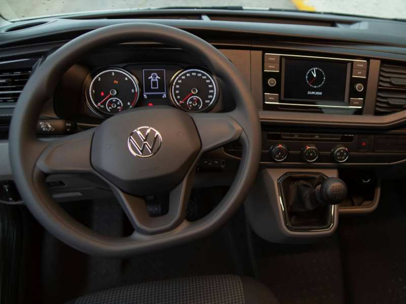 Diseño de cabina de gran funcionalidad de la camioneta de carga Transporter VW 2024