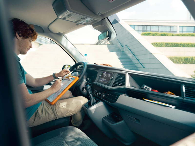 La cabina de Transporter Cargo Van cuenta con una gran visibilidad