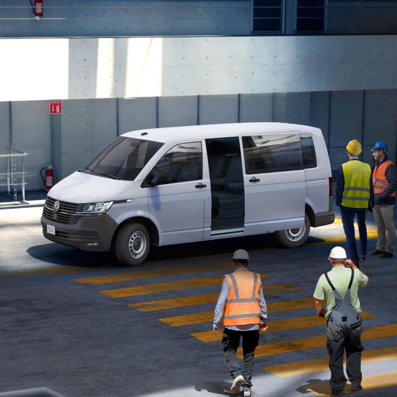Volkswagen Transporter - Vehículo comercial en color blanco, ideal para el transporte de pasajeros.