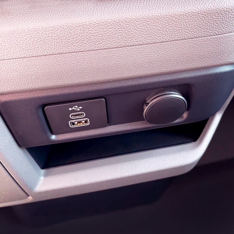 Puertos y conexiones USB al interior de VW Transporter Pasajeros