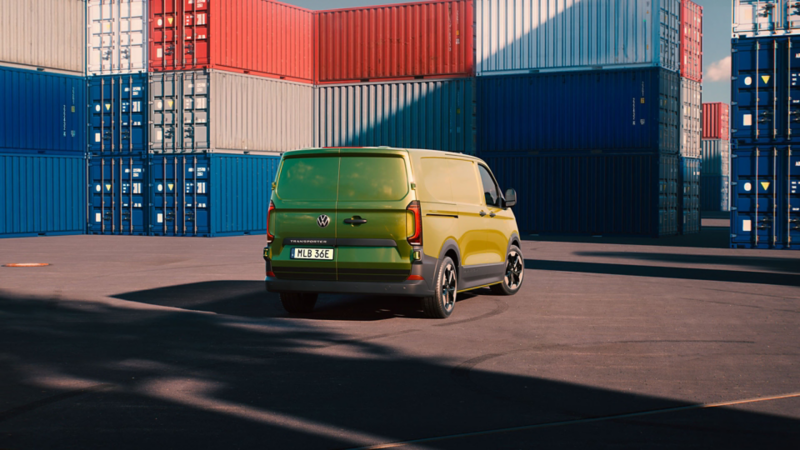 Nya VW Transporter bakifrån.