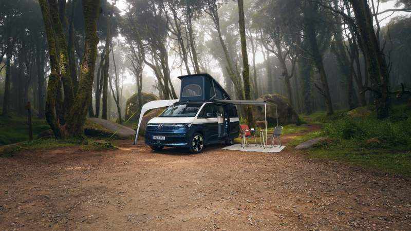 VW California med popup-taket uppe