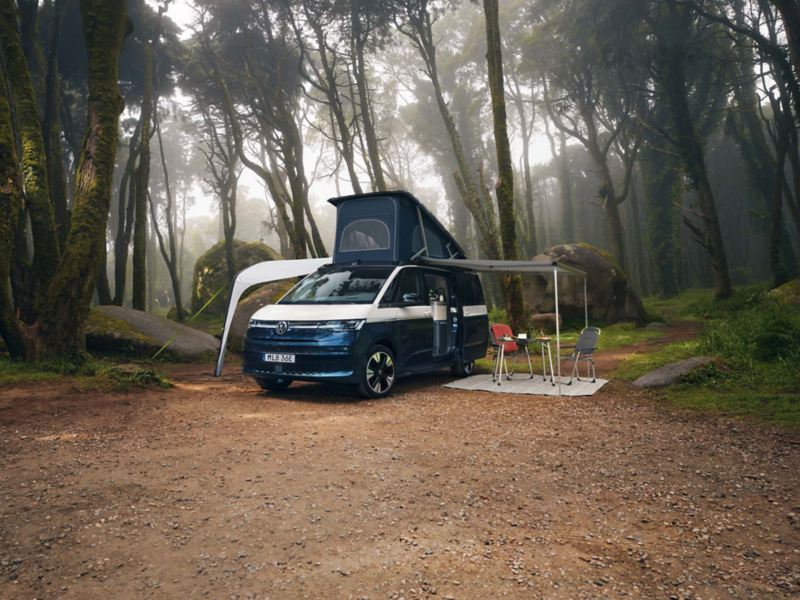 VW California med popup-taket uppe