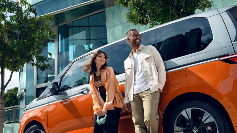 Multivan T7 e-hybrid, orange-vit