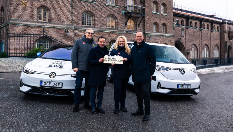 Från vänster: Hans von Uthmann (Ordförande Sveriges Olympiska Kommitté), Markus Ostermaier (chef Volkswagen Transportbilar), Åsa Edlund Jönsson (generalsekreterare Sveriges Olympiska Kommitté) och Sten Forsberg (chef Volkswagen Personbilar).
