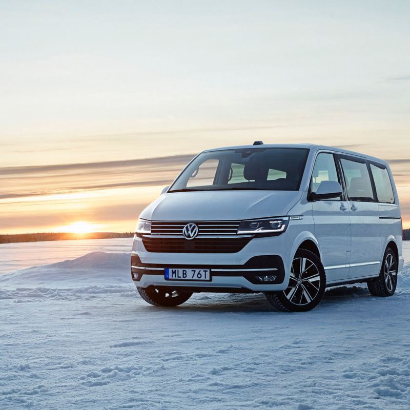 VW Transporter 6.1 i vinterlandskap