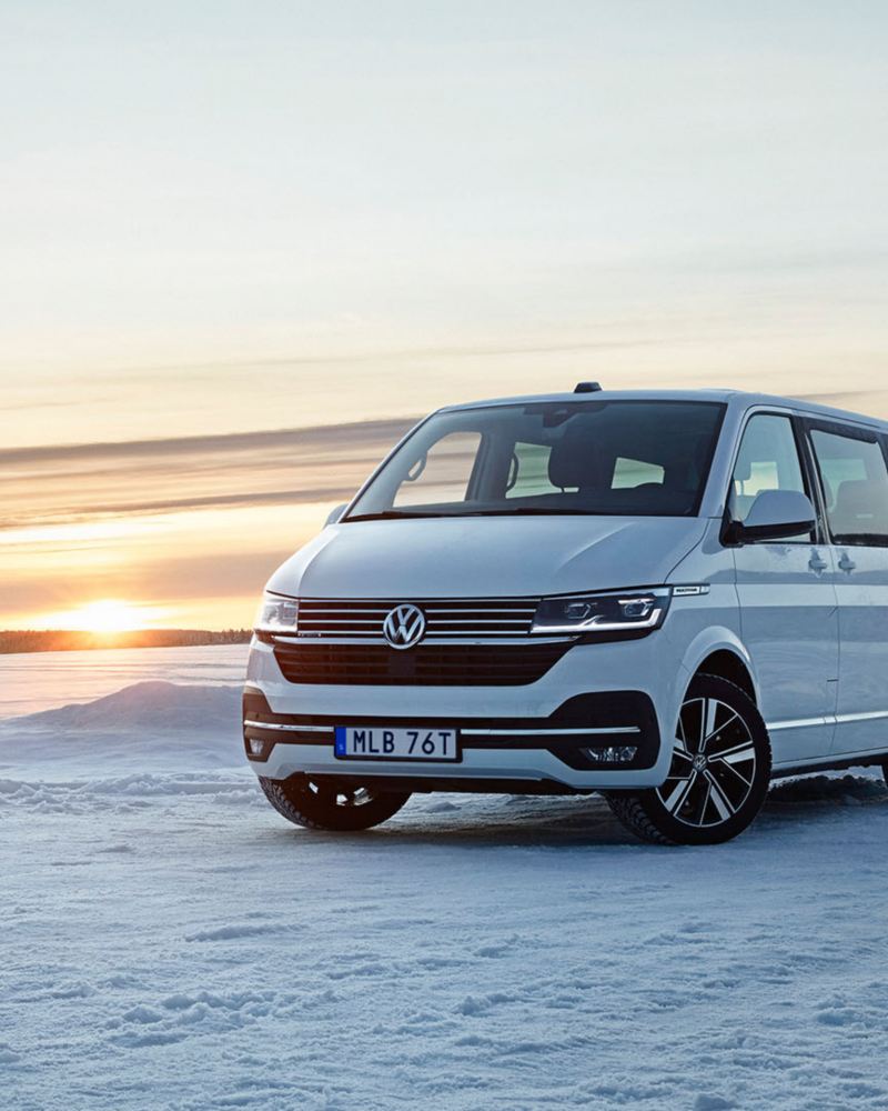 VW Transporter 6.1 i vinterlandskap