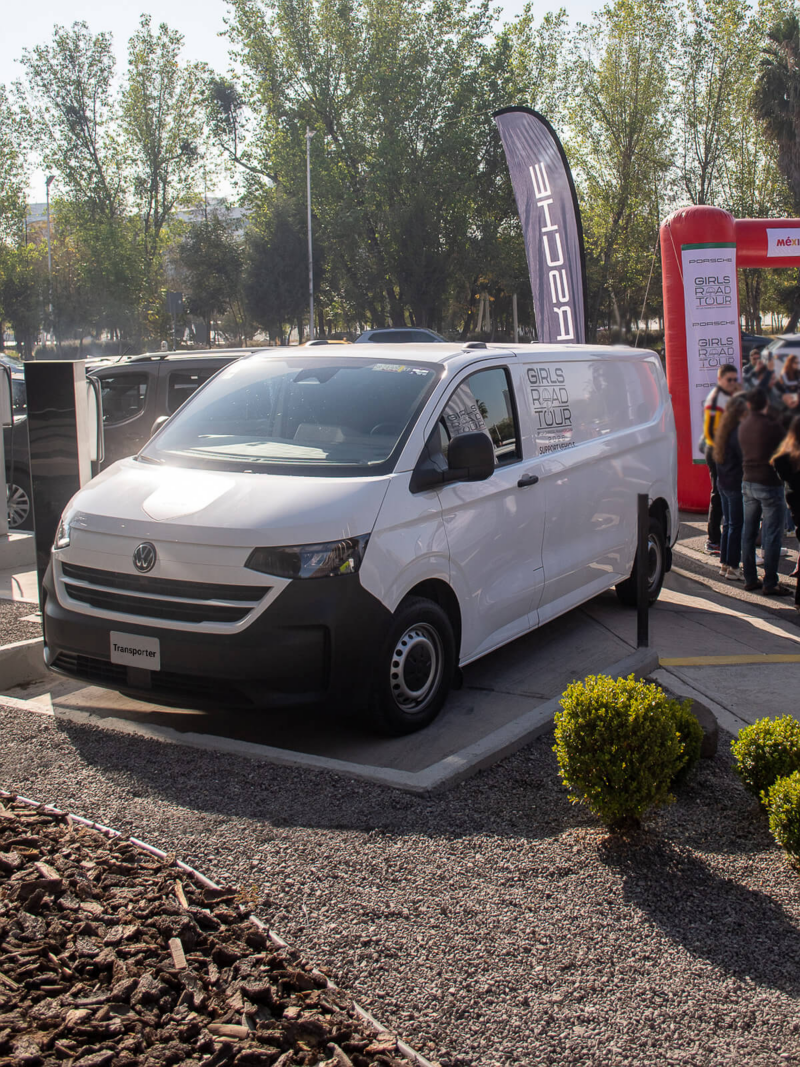 Camioneta de trabajo tipo van de la marca Volkswagen