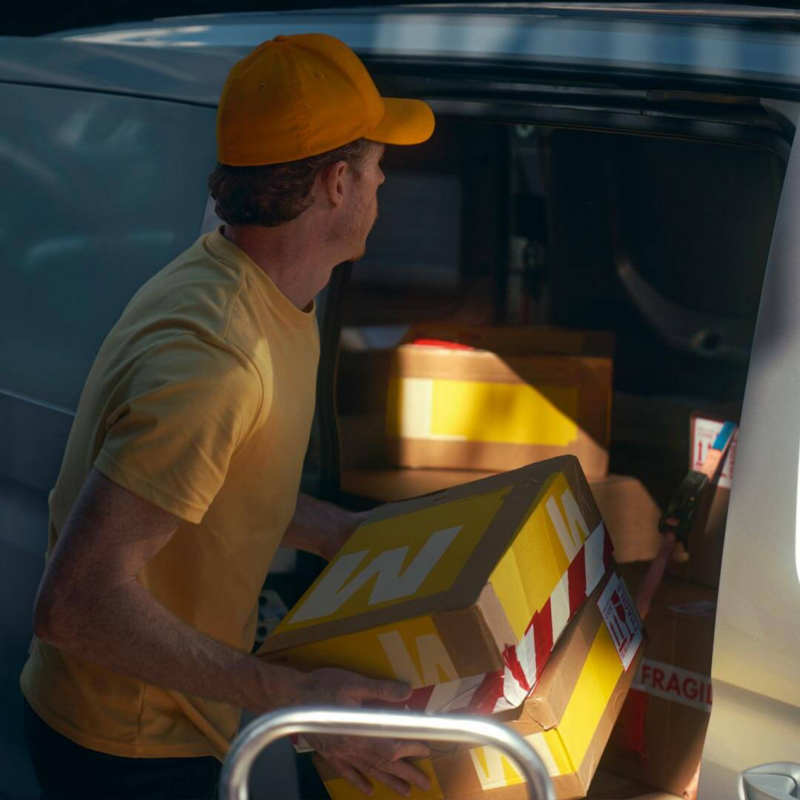 Caddy Cargo es muy accesible en más de una forma, con su puerta corrediza derecha facilita la carga y la descarga