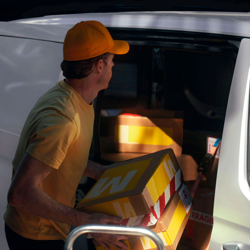 Caddy Cargo es muy accesible en más de una forma, con su puerta corrediza derecha facilita la carga y la descarga