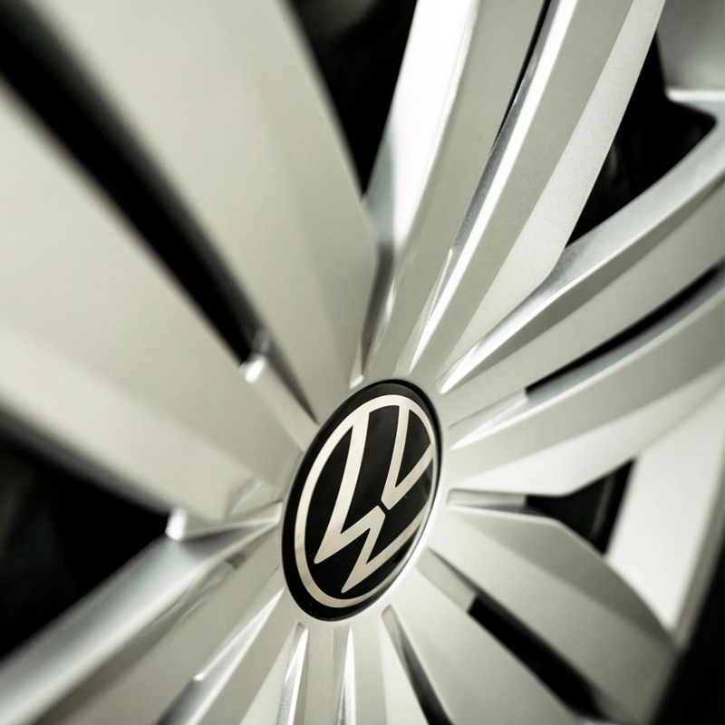 Caddy Cargo viene equipado con rines de acero, resistentes y atractivos