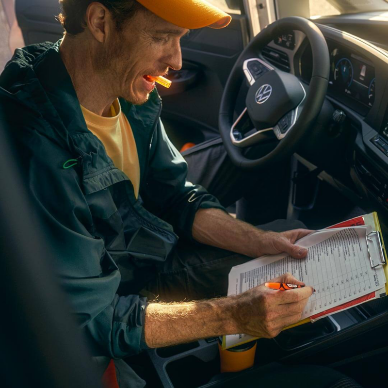 Con el climatizador de ajuste manual, podrás estar siempre fresco y relajado en Caddy Cargo