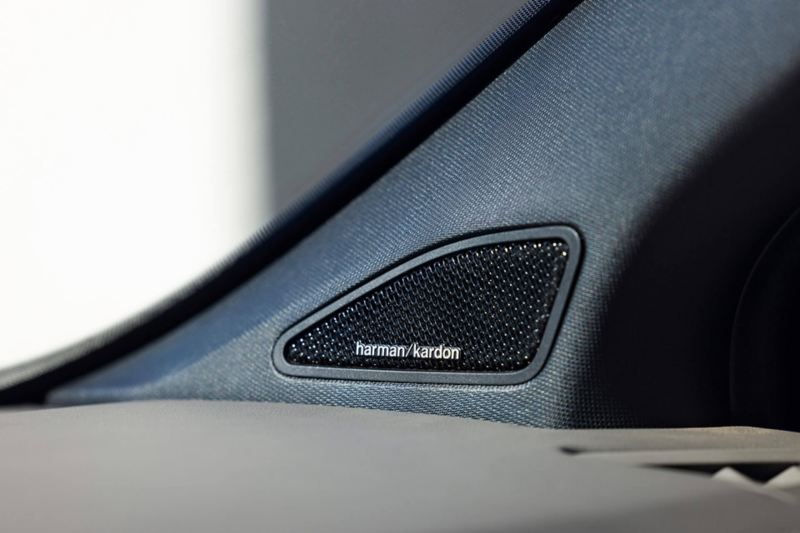 Sistema de sonido harman/kardon, 8 bocinas y subwoofer