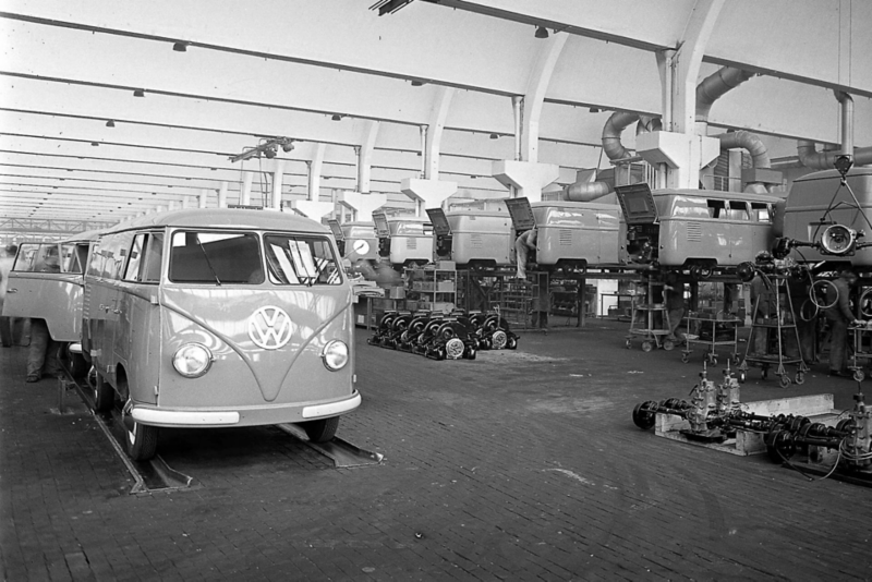 Combi lleva 75 años acomoañando a quienes necesitan un vehículo confiable para trabajar