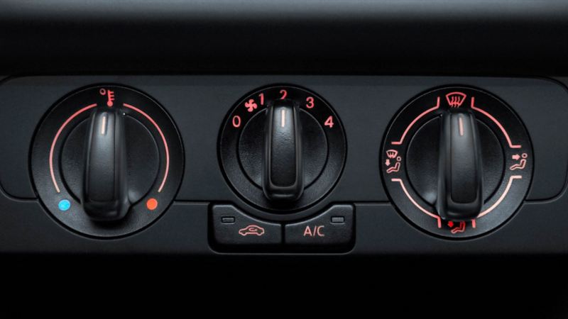 Panel de control de aire acondicionado en Volkswagen Vento 2022 versión Starline.