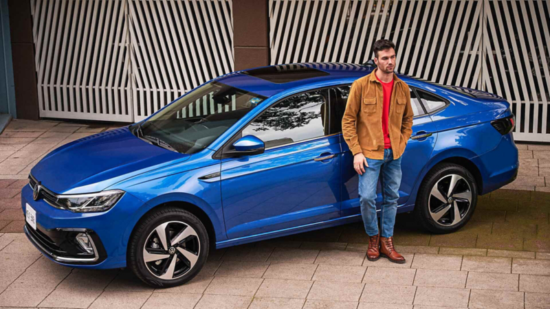 Volkswagen Virtus, carro sedán para 5 pasajeros en color exterior azul. 