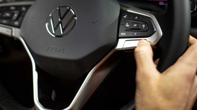  Pantalla touch a color de 10” con Volkswagen Wire & Wireless App-Connect de Virtus 2022.