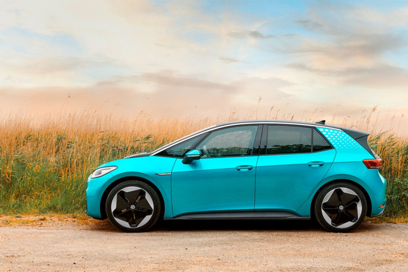 Imagen de exterior de auto eléctrico Volkswagen que forma parte de la familia ID