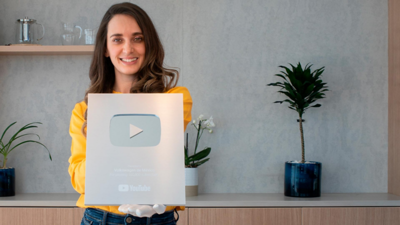 Canal de YouTube en Volkswagen - Placa de 100 mil suscriptores.