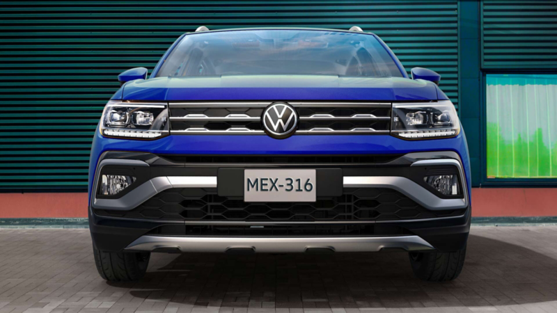 T-Cross de Volkswagen en color azul. Vista frontal de SUV compacto.