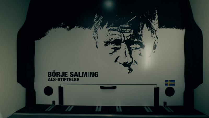 Mellanvägg med Börje Salming motiv på en Transporter Twin Cabin Salming Edition