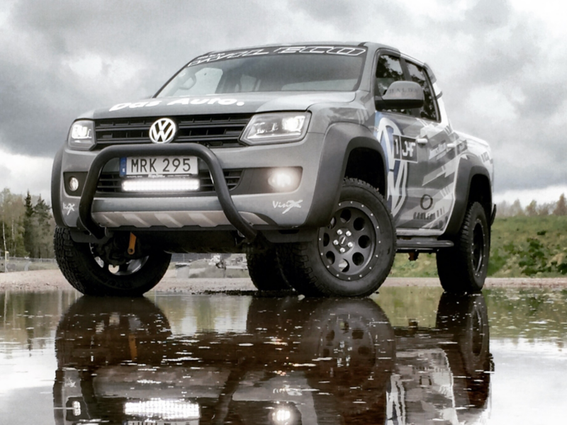 En grå VW Amarok generation 2