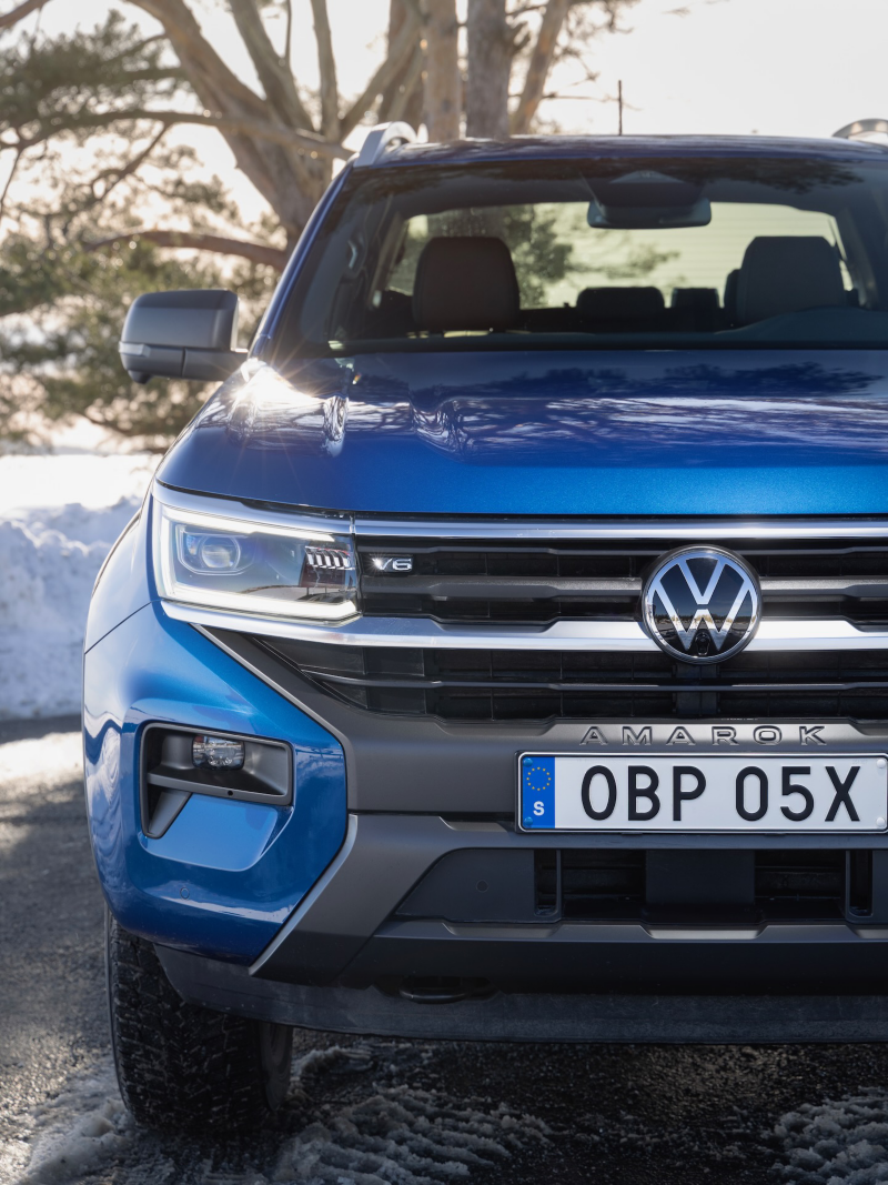 En närbild på fronten på VW Amarok Aventura