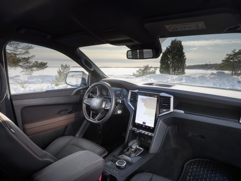 Förarplatsen i en VW Amarok Aventura