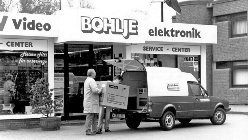 En VW Caddy utanför en butik
