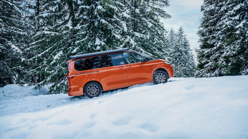 VW California kör på vinterväg