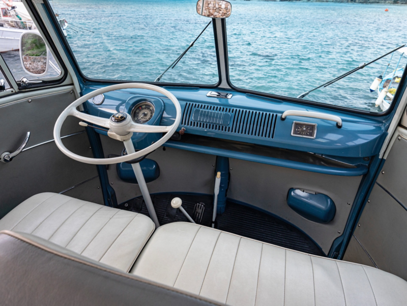 Förarplatsen i en VW T1 Samba