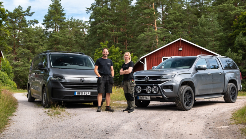 Hjalmar Thellman med hans e-Transporter tillsammans med Anna Ström och hennes Amarok